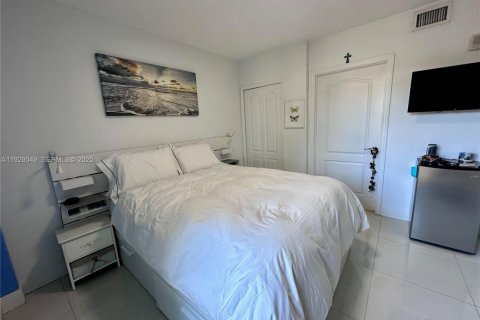 Condo in Miami, Florida, 1 bedroom  № 1988736 - photo 21