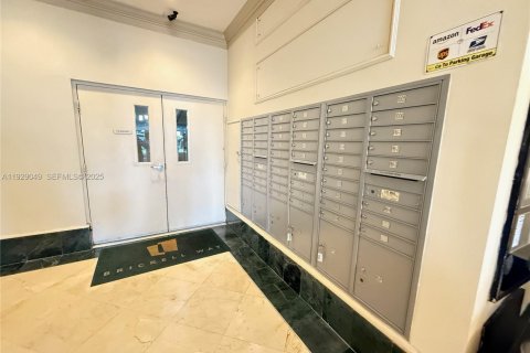 Condo in Miami, Florida, 1 bedroom  № 1988736 - photo 5