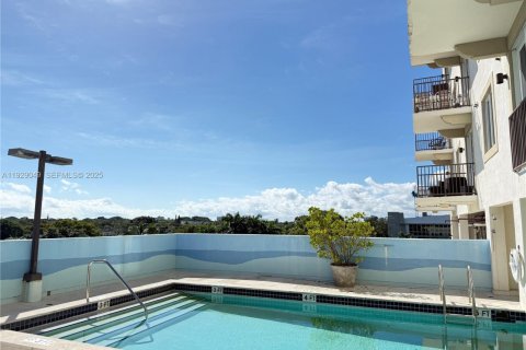Condo in Miami, Florida, 1 bedroom  № 1988736 - photo 29