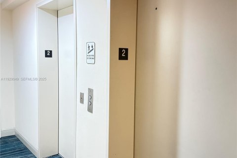 Condo in Miami, Florida, 1 bedroom  № 1988736 - photo 7