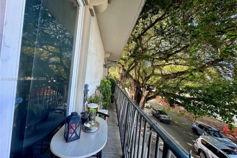 Condo in Miami, Florida, 1 bedroom  № 1988736 - photo 26