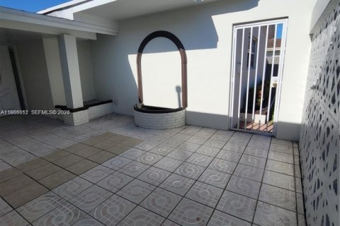 Купить виллу или дом в Майами, Флорида 5 спален, 202.71м2, № 2048746 - фото 4