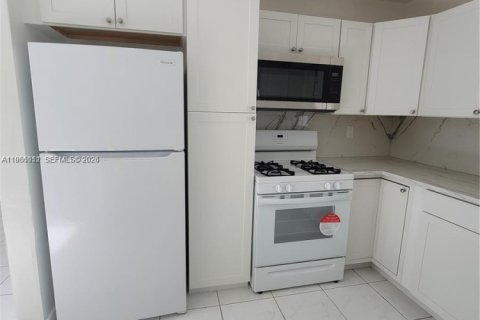 Купить виллу или дом в Майами, Флорида 5 спален, 202.71м2, № 2048746 - фото 14