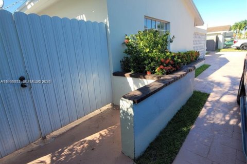 Купить виллу или дом в Майами, Флорида 5 спален, 202.71м2, № 2048746 - фото 3