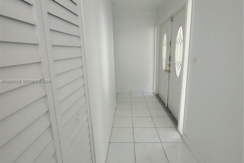 Купить виллу или дом в Майами, Флорида 5 спален, 202.71м2, № 2048746 - фото 21