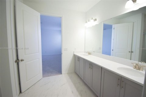 Villa ou maison à vendre à Davenport, Floride: 4 chambres, 206.61 m2 № 2412670 - photo 3