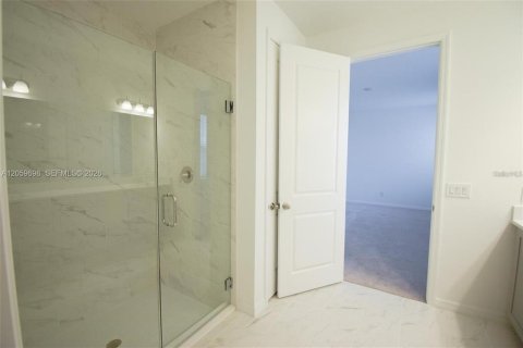 Villa ou maison à vendre à Davenport, Floride: 4 chambres, 206.61 m2 № 2412670 - photo 5