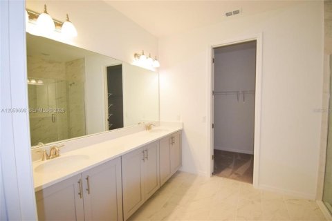 Villa ou maison à vendre à Davenport, Floride: 4 chambres, 206.61 m2 № 2412670 - photo 4