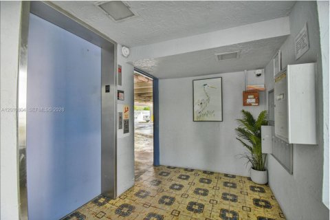 Condo in Miami Beach, Florida, 1 bedroom  № 2076627 - photo 21