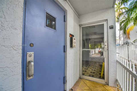 Condo in Miami Beach, Florida, 1 bedroom  № 2076627 - photo 20
