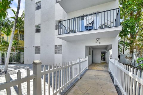 Condo in Miami Beach, Florida, 1 bedroom  № 2076627 - photo 28