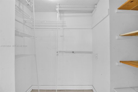 Condo in Miami Beach, Florida, 1 bedroom  № 2076627 - photo 13