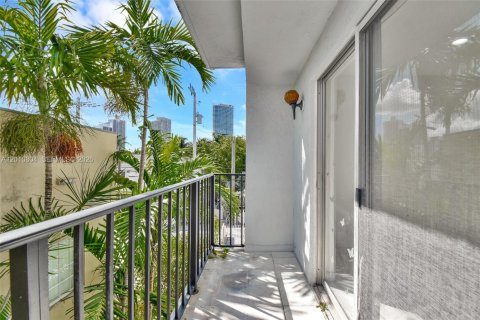 Condo in Miami Beach, Florida, 1 bedroom  № 2076627 - photo 16