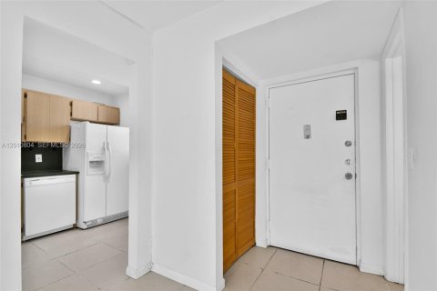 Condo in Miami Beach, Florida, 1 bedroom  № 2076627 - photo 5