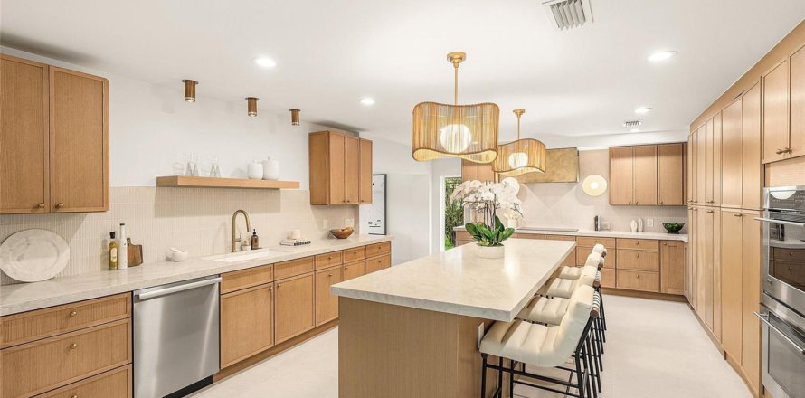 House in Delray Beach, Florida 3 bedrooms, 323.67 sq.m. № 2183098