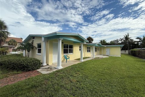 Apartment in South Pasadena, Florida 1 bedroom, 51.1 sq.m. № 1910985 - photo 1