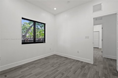 House in Miami, Florida 5 bedrooms, 213.68 sq.m. № 1704053 - photo 23