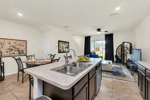 Touwnhouse à vendre à Davenport, Floride: 3 chambres, 159.79 m2 № 2375413 - photo 8