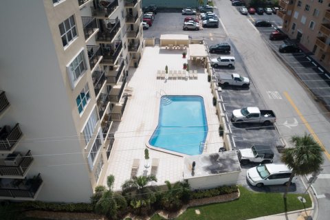 Condominio en alquiler en Hollywood, Florida, 2 dormitorios, 137.5 m2 № 1050198 - foto 1