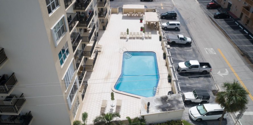Condominio en Hollywood, Florida, 2 dormitorios  № 1050198