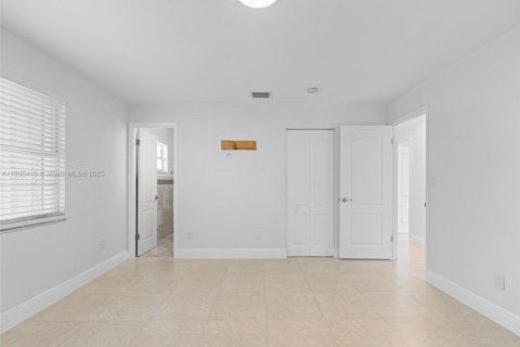 Villa ou maison à vendre à Miami, Floride: 4 chambres, 149.76 m2 № 1897774 - photo 16