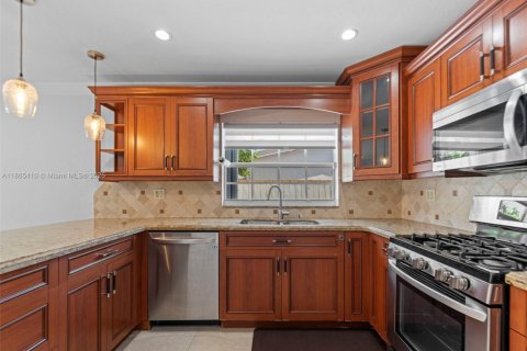 Villa ou maison à vendre à Miami, Floride: 4 chambres, 149.76 m2 № 1897774 - photo 27