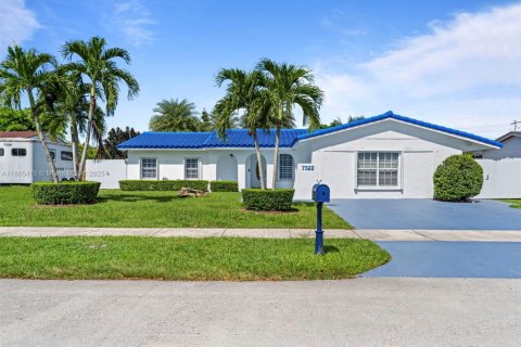 Villa ou maison à vendre à Miami, Floride: 4 chambres, 149.76 m2 № 1897774 - photo 1