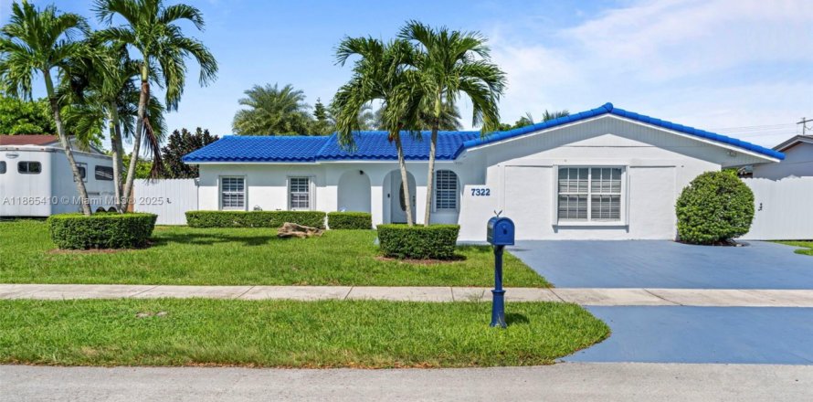 Villa ou maison à Miami, Floride 4 chambres, 149.76 m2 № 1897774