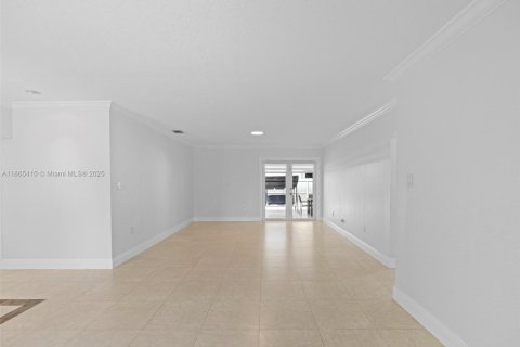 Villa ou maison à vendre à Miami, Floride: 4 chambres, 149.76 m2 № 1897774 - photo 9