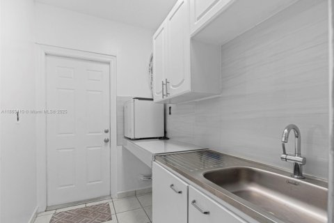Villa ou maison à vendre à Miami, Floride: 4 chambres, 149.76 m2 № 1897774 - photo 19