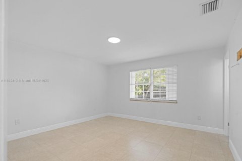 Villa ou maison à vendre à Miami, Floride: 4 chambres, 149.76 m2 № 1897774 - photo 14