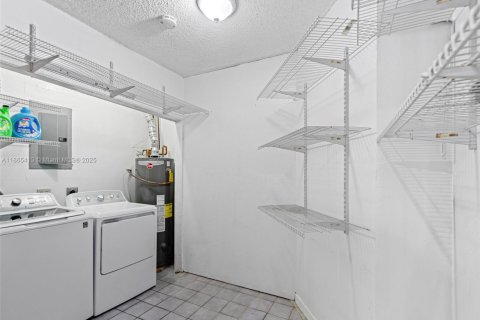 Villa ou maison à vendre à Miami, Floride: 4 chambres, 149.76 m2 № 1897774 - photo 26