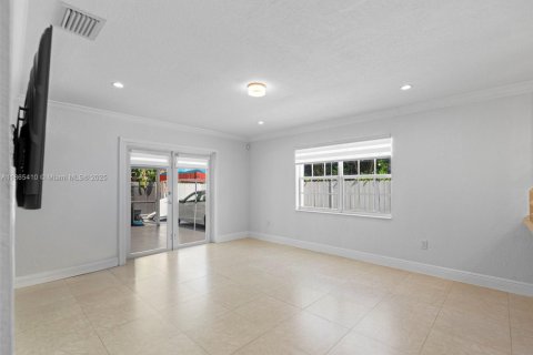 Villa ou maison à vendre à Miami, Floride: 4 chambres, 149.76 m2 № 1897774 - photo 23