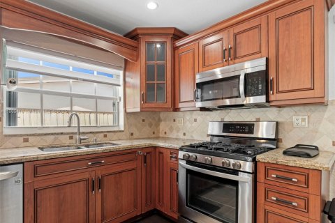 Villa ou maison à vendre à Miami, Floride: 4 chambres, 149.76 m2 № 1897774 - photo 28