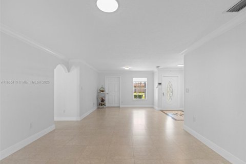 Villa ou maison à vendre à Miami, Floride: 4 chambres, 149.76 m2 № 1897774 - photo 6