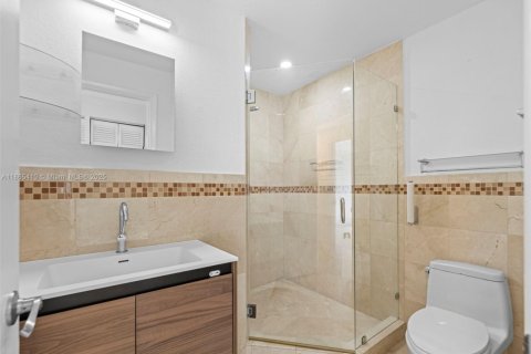 Villa ou maison à vendre à Miami, Floride: 4 chambres, 149.76 m2 № 1897774 - photo 11