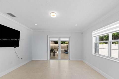 Villa ou maison à vendre à Miami, Floride: 4 chambres, 149.76 m2 № 1897774 - photo 24