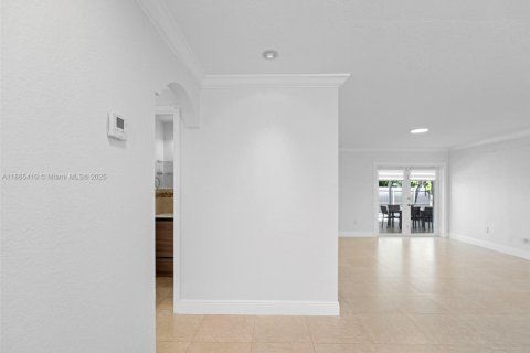 Villa ou maison à vendre à Miami, Floride: 4 chambres, 149.76 m2 № 1897774 - photo 4