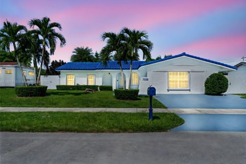 Villa ou maison à vendre à Miami, Floride: 4 chambres, 149.76 m2 № 1897774 - photo 2