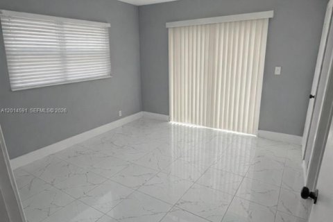 Condominio en alquiler en Coral Springs, Florida, 1 dormitorio, 56.67 m2 № 2076529 - foto 10