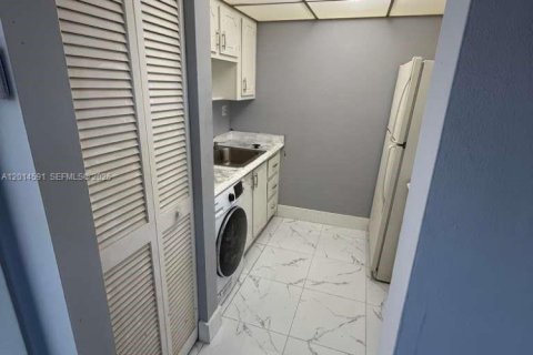 Condominio en alquiler en Coral Springs, Florida, 1 dormitorio, 56.67 m2 № 2076529 - foto 8