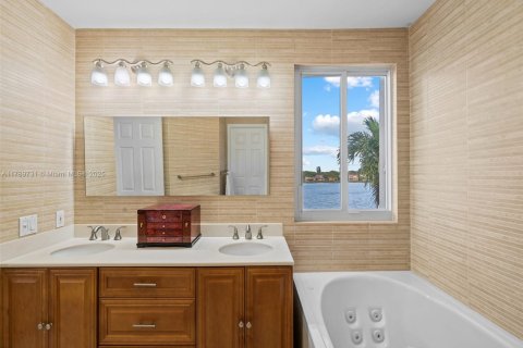 Casa en venta en Weston, Florida, 5 dormitorios, 247.96 m2 № 1646766 - foto 29