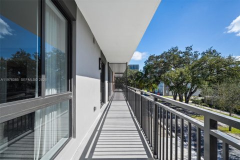 Condominio en alquiler en Miami, Florida, 1 dormitorio, 58.71 m2 № 2040277 - foto 15