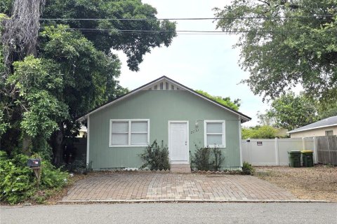 House in Sarasota, Florida 3 bedrooms, 129.78 sq.m. № 2275479