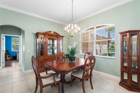 House in Winter Haven, Florida 4 bedrooms, 199 sq.m. № 2106471 - photo 2