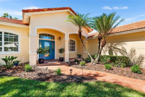 House in Winter Haven, Florida 4 bedrooms, 199 sq.m. № 2106471 - photo 15