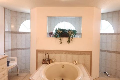 House in Weeki Wachee, Florida 3 bedrooms, 218.88 sq.m. № 2221875 - photo 19