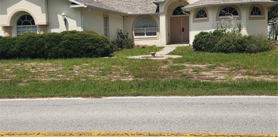 House in Weeki Wachee, Florida 3 bedrooms, 218.88 sq.m. № 2221875