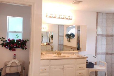 House in Weeki Wachee, Florida 3 bedrooms, 218.88 sq.m. № 2221875 - photo 18