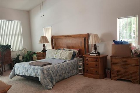 House in Weeki Wachee, Florida 3 bedrooms, 218.88 sq.m. № 2221875 - photo 14